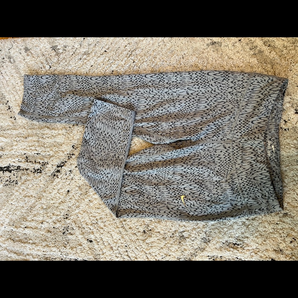 Size medium Nike leggings
